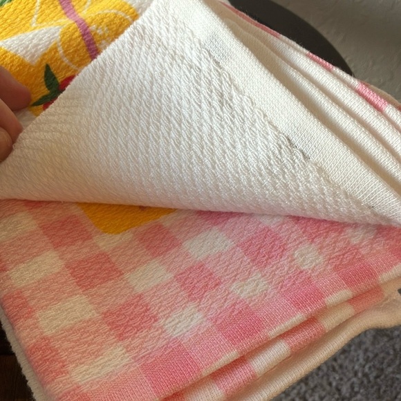 Kate Spade: Strawberry Lemonade Kitchen Towel- 100% cotton- set of 2 - Picture 7 of 12